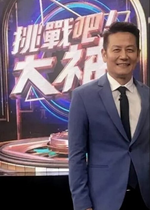 【宾馆盗摄】情侣们开房打炮被摄像头偷拍，荷尔蒙爆棚尽享性爱高潮 - 黄中黄在线